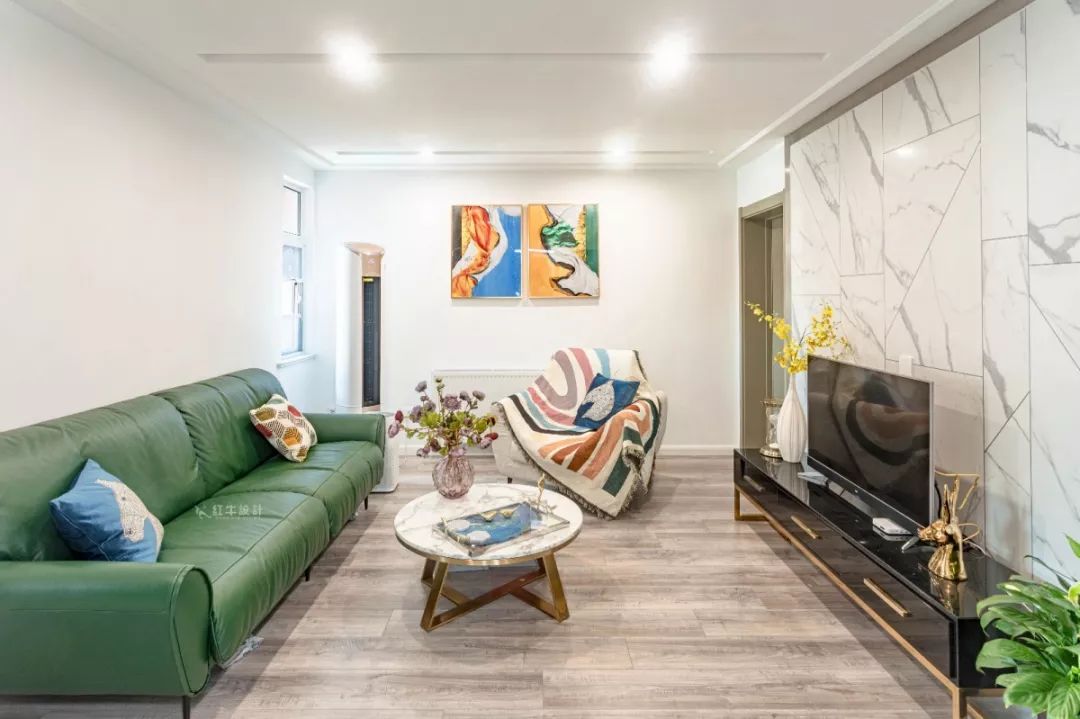 南京龍?bào)椿ㄔ?0㎡現(xiàn)代輕奢--老房升級改造，變身時尚精致家！03客廳改造