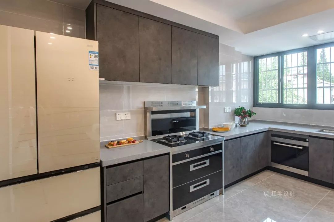 南京龍?bào)椿ㄔ?0㎡現(xiàn)代輕奢--老房升級改造，變身時尚精致家！08餐廳改造