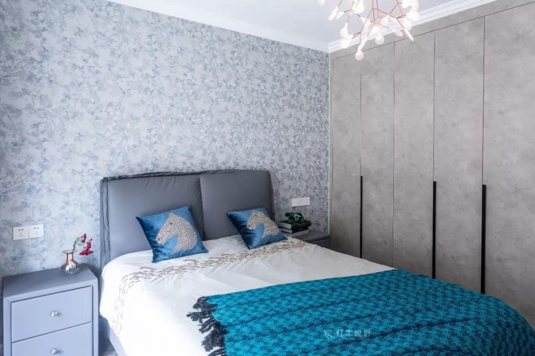 南京龍?bào)椿ㄔ?0㎡現(xiàn)代輕奢--老房升級改造，變身時尚精致家！13臥室改造