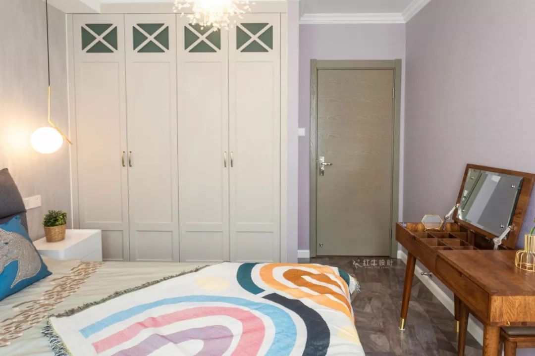南京龍?bào)椿ㄔ?0㎡現(xiàn)代輕奢--老房升級改造，變身時尚精致家！16臥室改造
