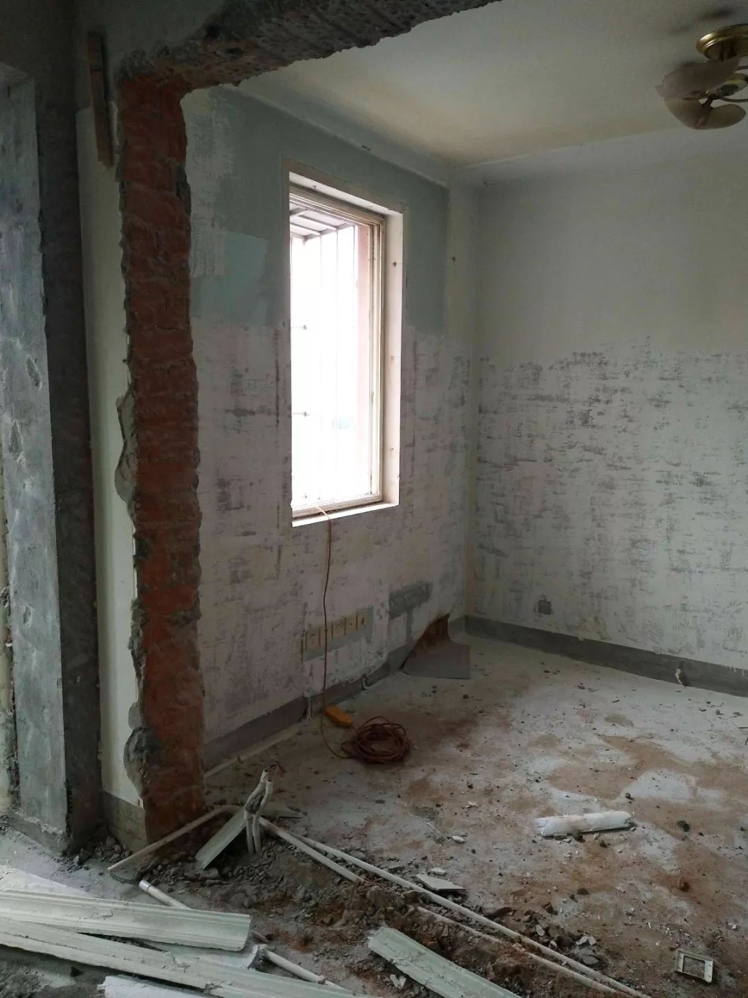 南京龍?bào)椿ㄔ?0㎡現(xiàn)代輕奢--老房升級改造，變身時尚精致家！23拆砌工程