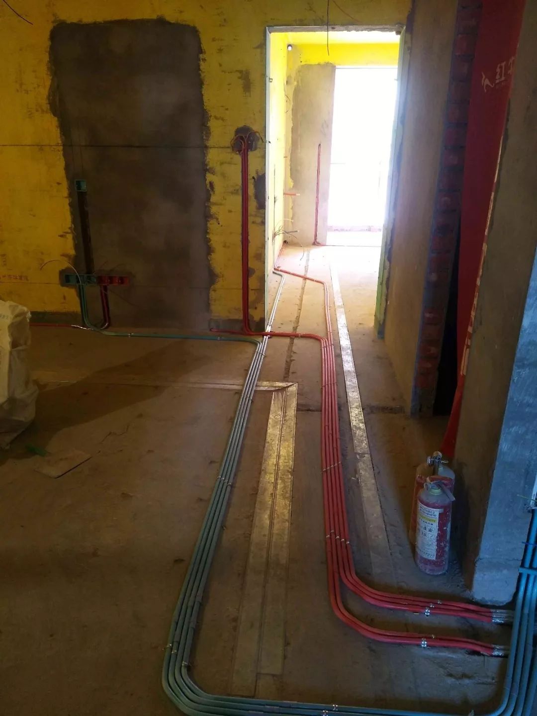 南京龍?bào)椿ㄔ?0㎡現(xiàn)代輕奢--老房升級改造，變身時尚精致家！27水電施工