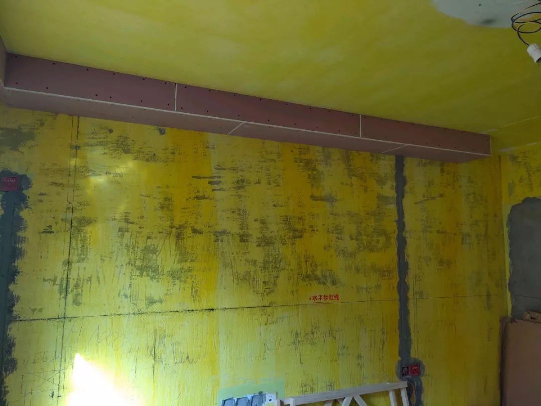 南京龍?bào)椿ㄔ?0㎡現(xiàn)代輕奢--老房升級改造，變身時尚精致家！32瓦木施工