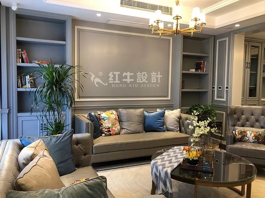 南京東墅山莊360㎡現(xiàn)代美式輕奢--設(shè)計(jì)師帶你欣賞完工別墅04客廳效果