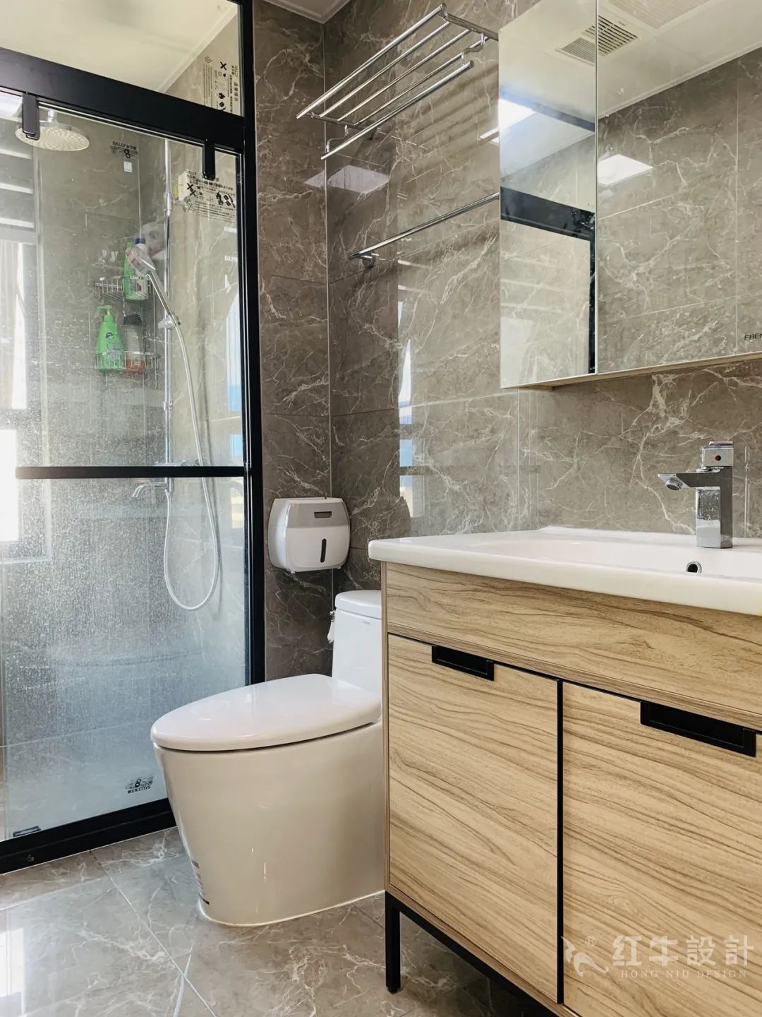 孟憲濤_保利國際社區(qū)115㎡現(xiàn)代北歐--簡潔明亮之家，一人獨居太愜意！18實景效果_衛(wèi)生間鏡柜