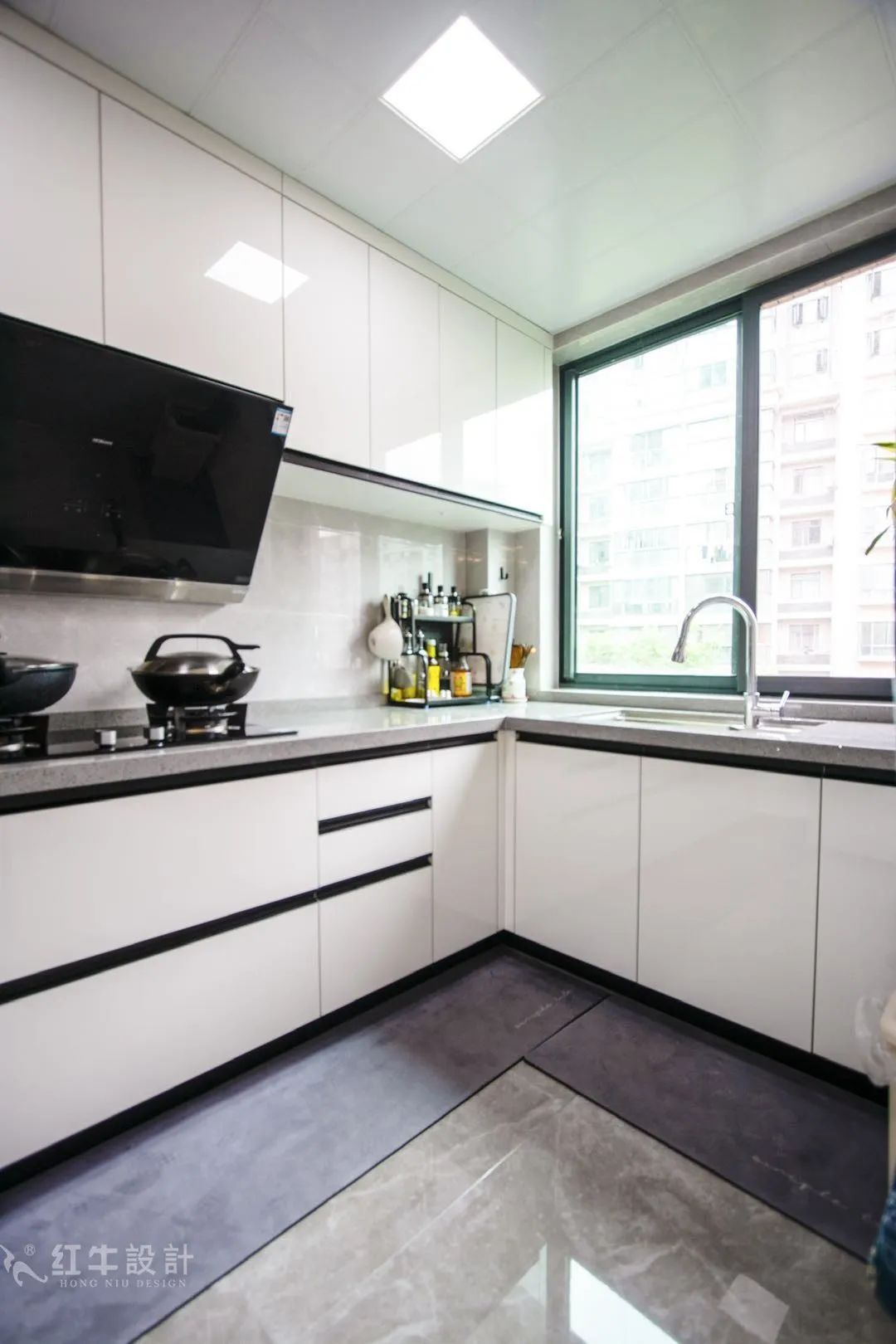 最美畢業(yè)照 ⑥--簡美不一定是深色系，也可以這樣清爽哦！07廚房