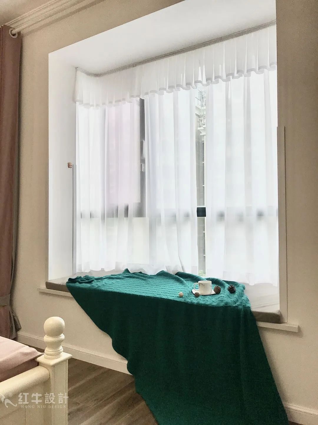 最美畢業(yè)照 ⑥--簡美不一定是深色系，也可以這樣清爽哦！09飄窗