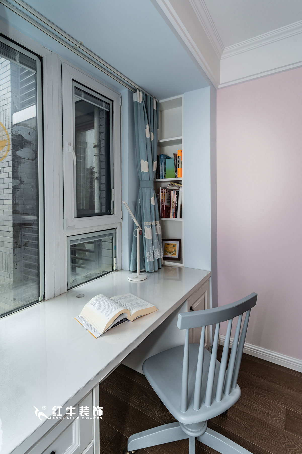 +logo_魏明花_華府國(guó)際-117㎡-簡(jiǎn)美風(fēng)格（3室2廳2衛(wèi)，全包16萬(wàn)）14兒童房書桌壁龕_華府-2