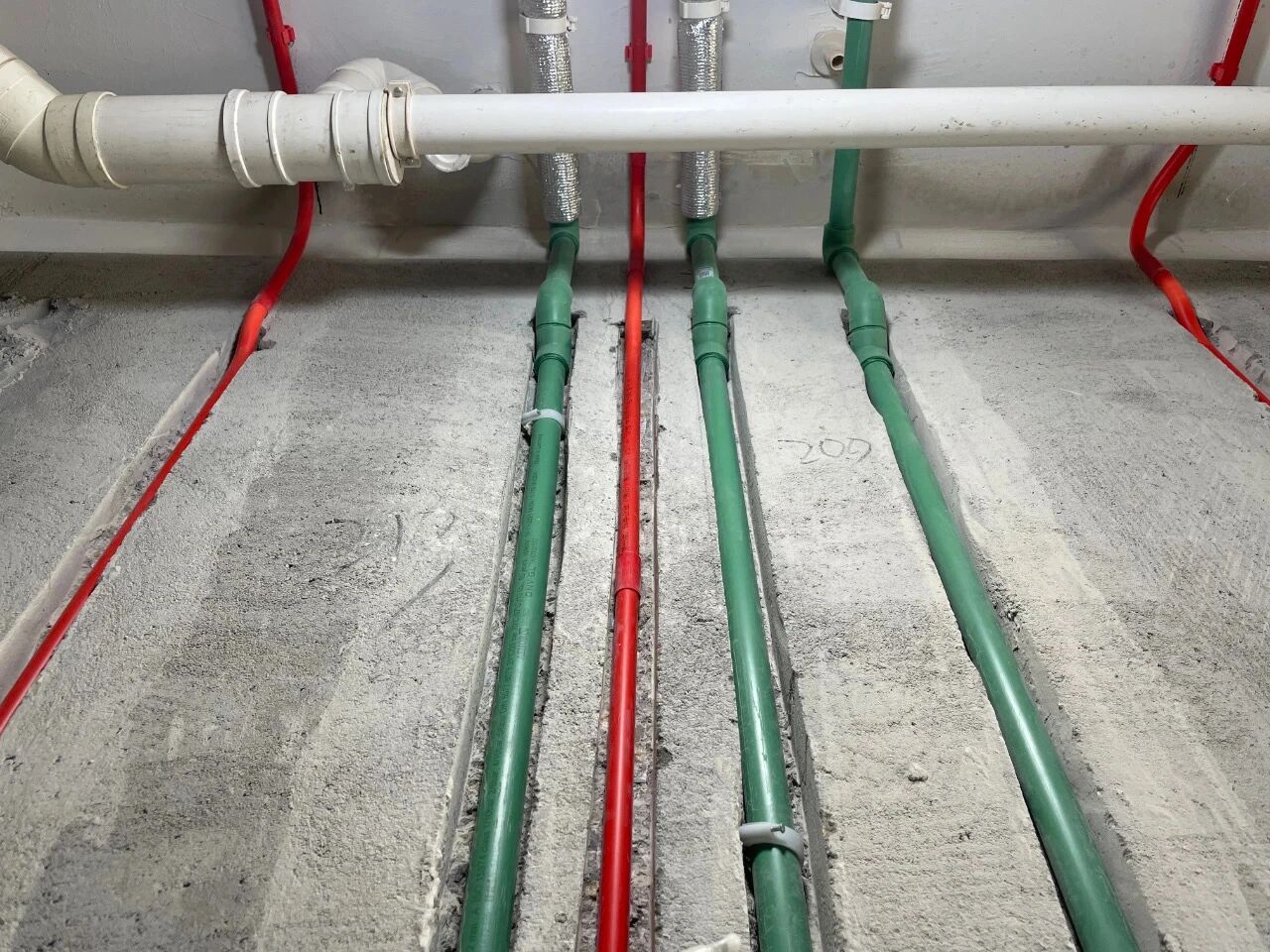 南京比較靠譜的裝修公司？南京紅牛裝飾裝修寶典：新房裝修好多久可以入?。筷P(guān)鍵在于……