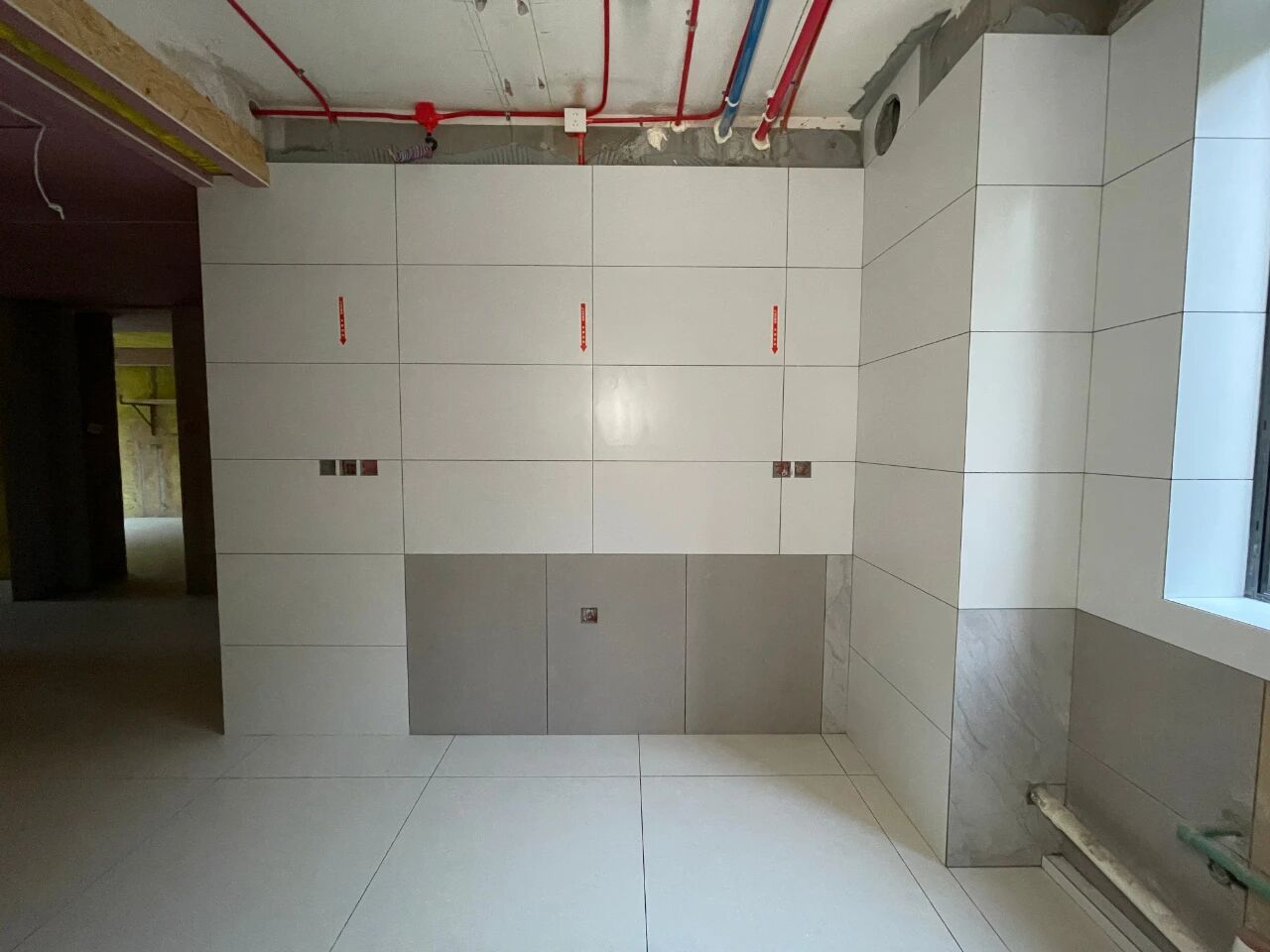 南京裝修公司紅牛裝飾工地突擊巡檢：一厘一毫堅守品質(zhì)，一心一意守護(hù)新家！